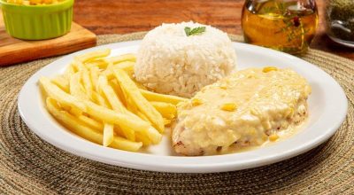 Frango com Creme de Milho é um dos pratos selecionados com preço promocional para essa campanha...